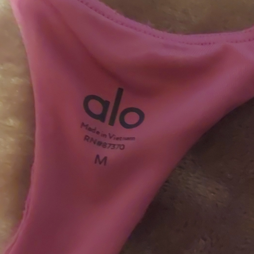 ALO Yoga Raspberry Sports Bra / Shorts - Picture 3 of 8